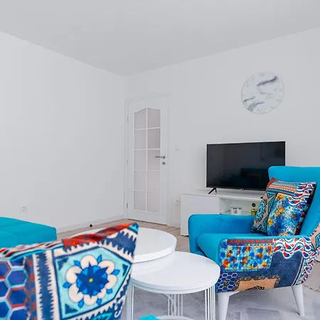 Apartament Mona *