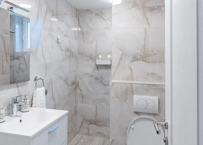 Mona アパート ヴィソコ